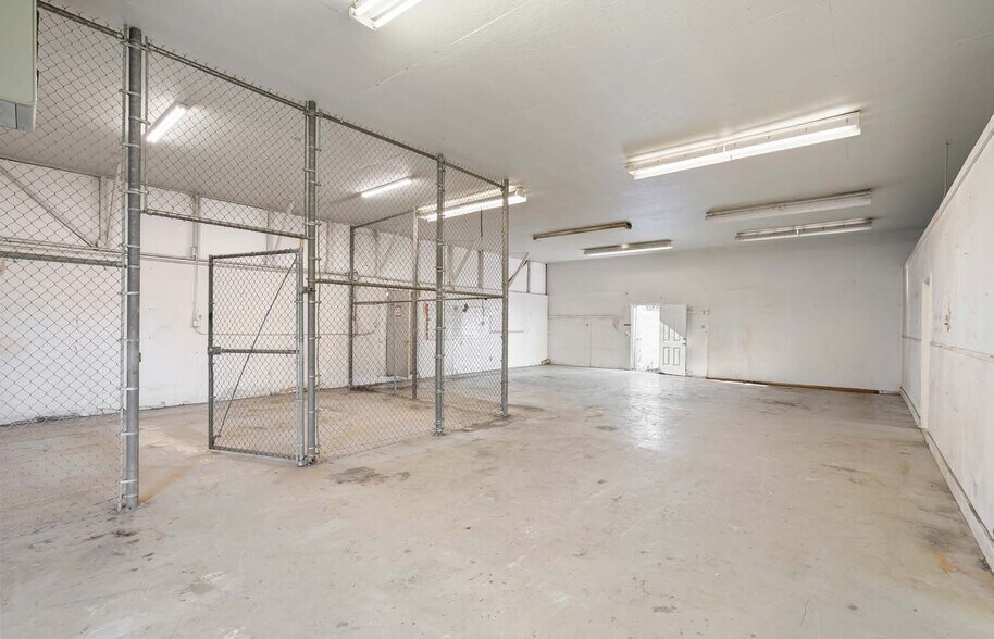 More Photos Of 12005 N Lombard St, Portland Industrial For Sale