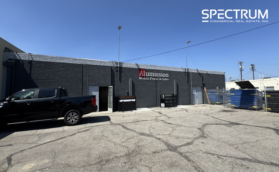 More Photos Of 15115 Califa St, Van Nuys Warehouse For Lease