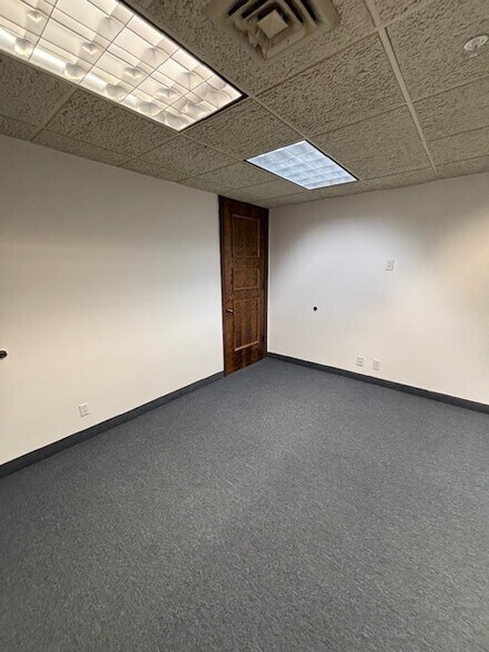 More Photos Of 3000 N Federal Hwy, Fort Lauderdale Storefront For Lease