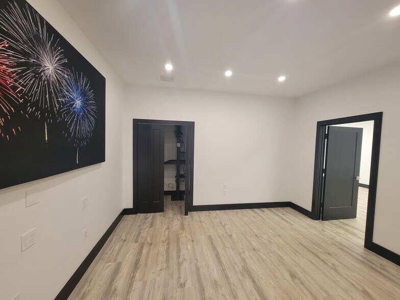 More Photos Of 3888 Mannix Dr, Naples Light Manufacturing For Lease