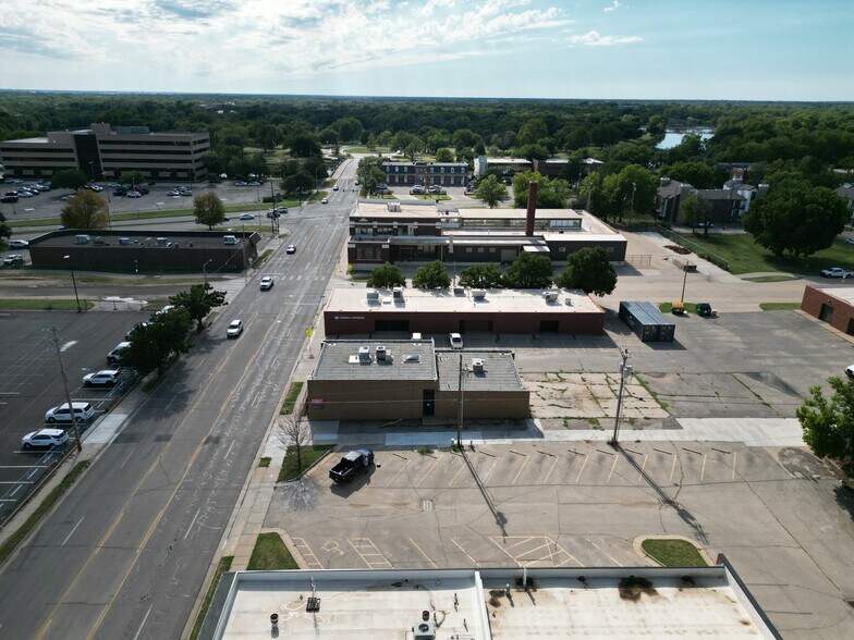 More Photos Of 216 W Murdock St, Wichita Office For Sale