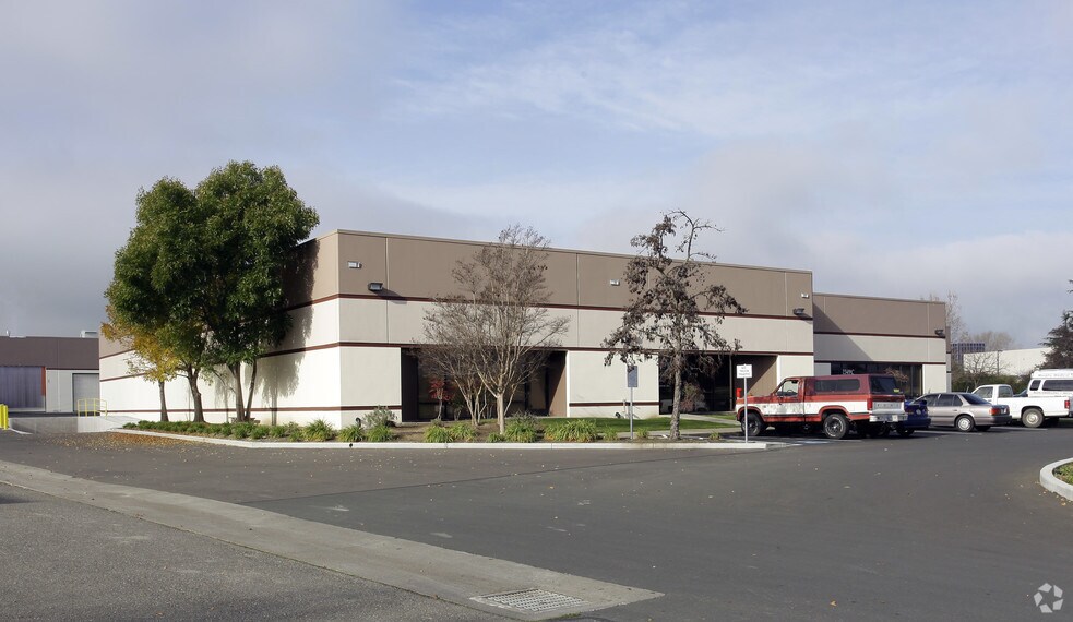 Primary Photo Of 2349 N Watney Way, Fairfield Unknown For Lease