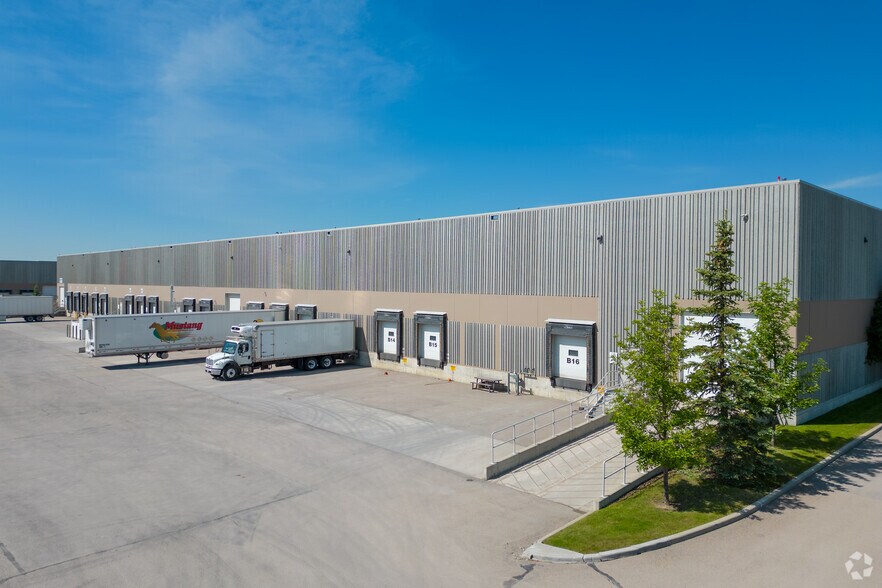 More Photos Of 10725 25th St NE, Calgary Warehouse For Lease