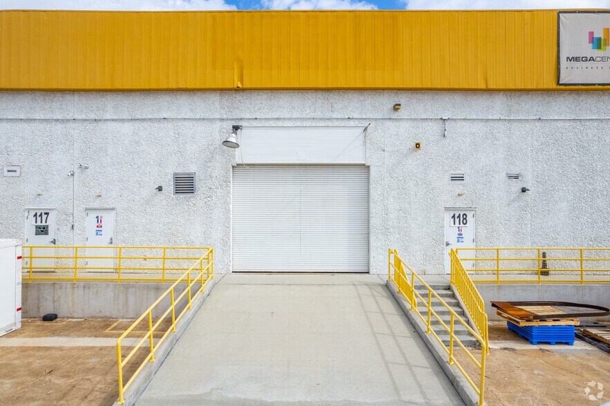 More Photos Of 1530 W Sam Houston Pky N, Houston Warehouse For Lease