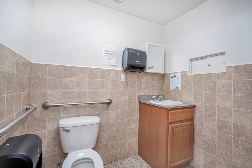 More Photos Of 3041 Avenue U, Brooklyn Medical For Lease