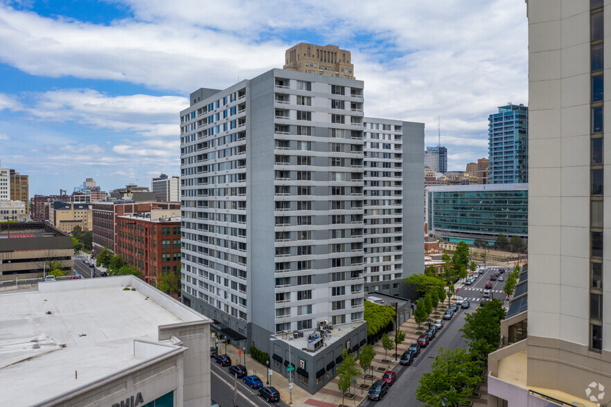 Primary Photo Of 1 Franklin Town Blvd, Philadelphia Apartments For Lease