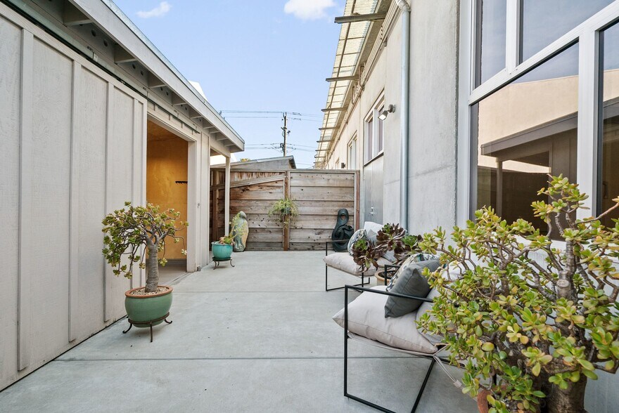 More Photos Of 108 High Rd, Santa Cruz Flex For Sale