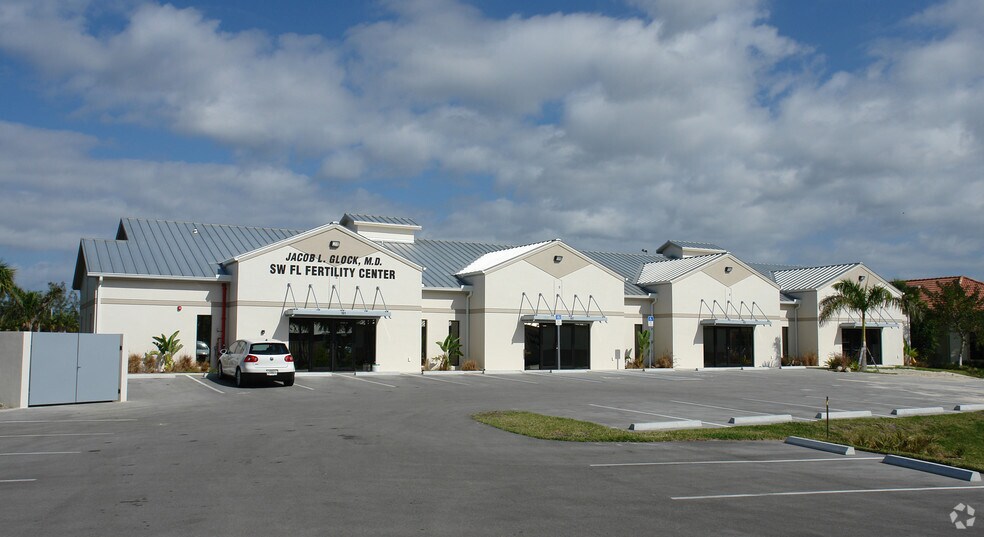 Primary Photo Of 15730 New Hampshire Ct, Fort Myers Medical For Lease