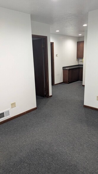 More Photos Of 3659-3679 Lost Nation Rd, Willoughby Warehouse For Lease