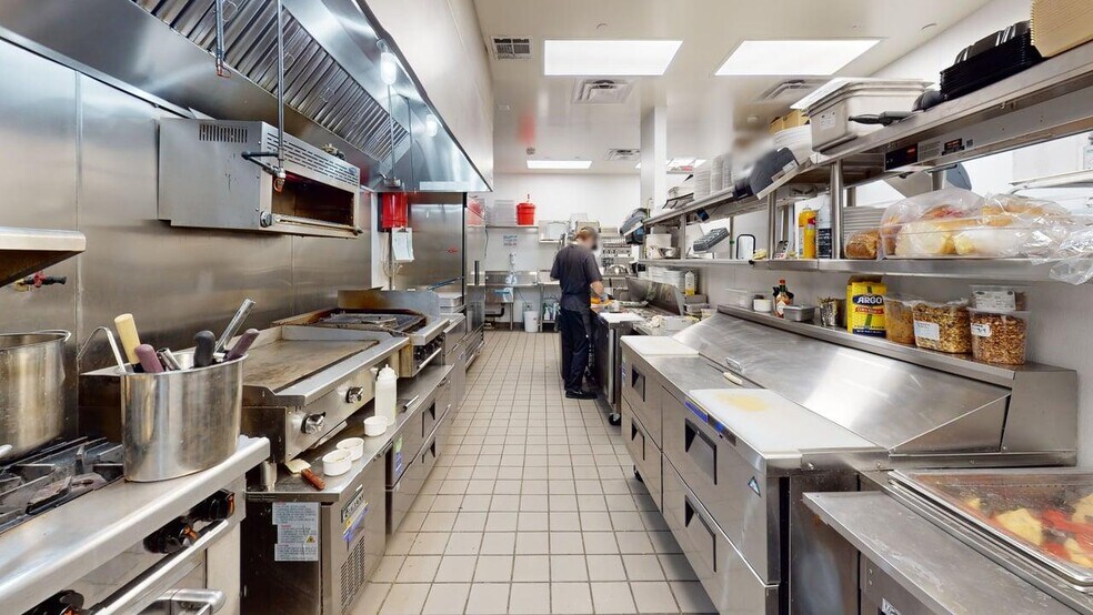 More Photos Of 7100 E Cave Creek Rd, Cave Creek Restaurant For Lease