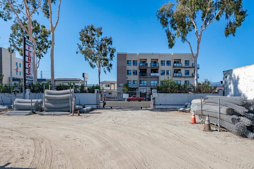 More Photos Of 8464 Garvey Ave, Rosemead Contractor Storage Yard For Sale