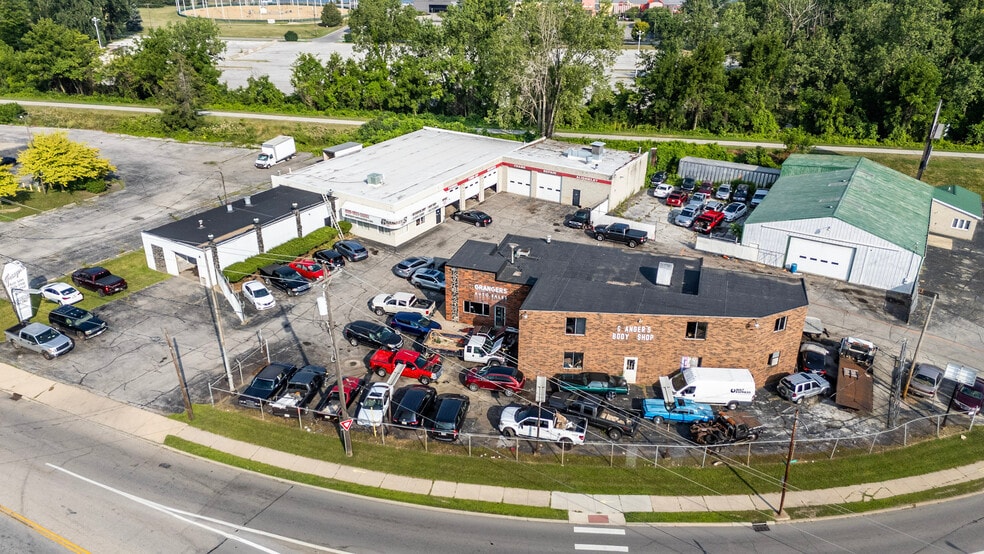 More Photos Of 325 1st St, Toledo Office For Sale