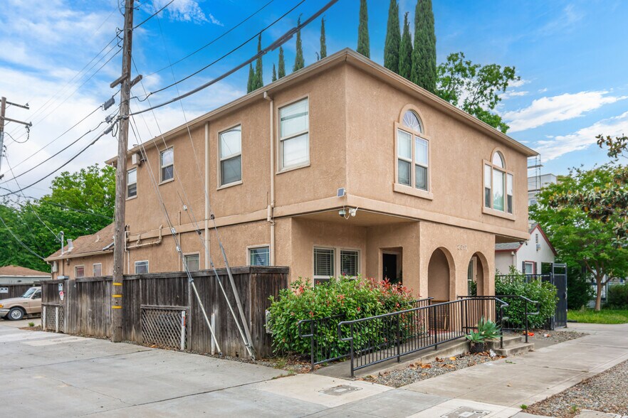 More Photos Of 2017 30th St, Sacramento Apartments For Sale