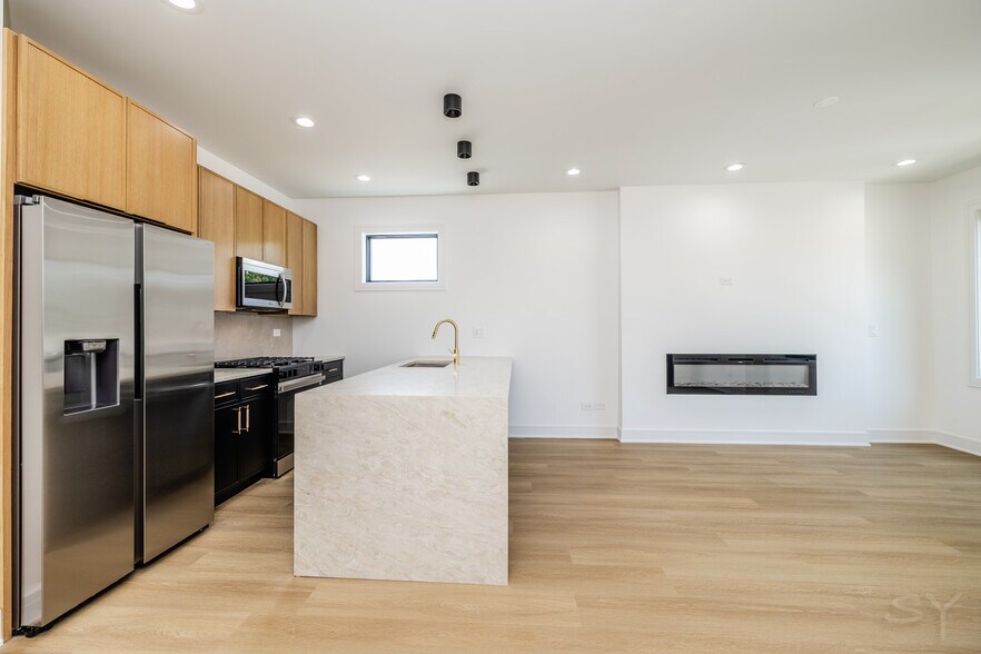 More Photos Of 3018 Polk st, Chicago Apartments For Sale