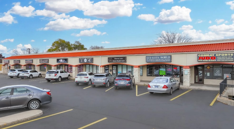 More Photos Of 5400-5426 N Lovers Lane Rd, Milwaukee Restaurant For Sale