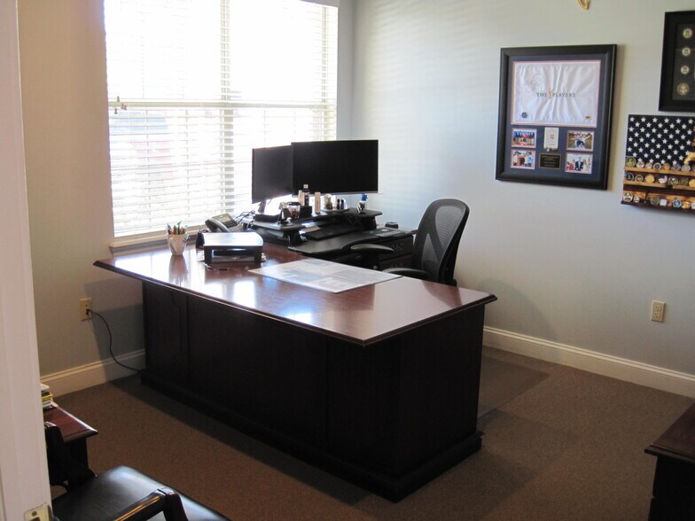 More Photos Of 8825 Perimeter Park Blvd, Jacksonville Medical For Sale