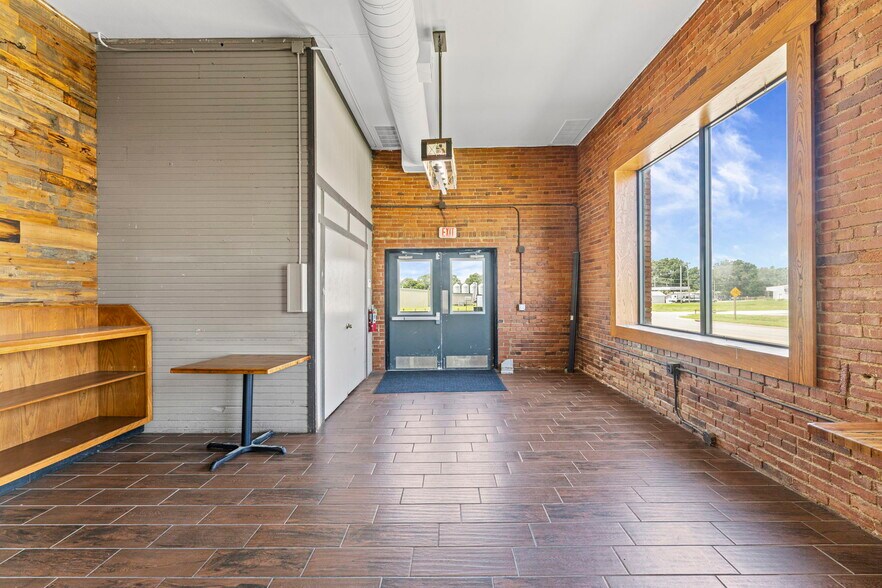 More Photos Of 415 W Madison Ave, Iola Restaurant For Sale