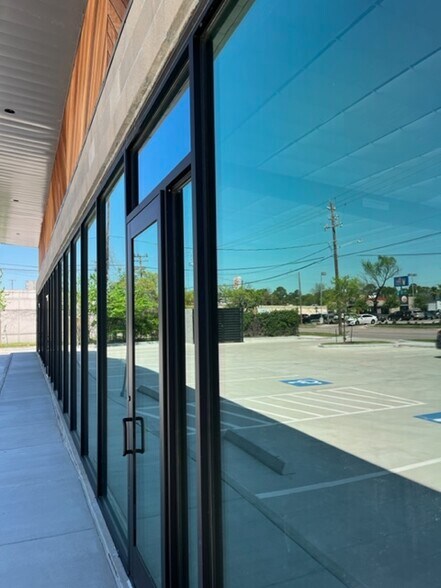 More Photos Of 2702 Yale St, Houston Freestanding For Sale