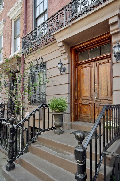 More Photos Of 404 W 22nd St, New York Apartments For Sale
