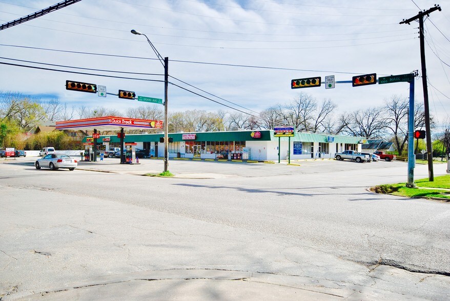 More Photos Of 1309-1317 W Main St, Waxahachie Freestanding For Lease