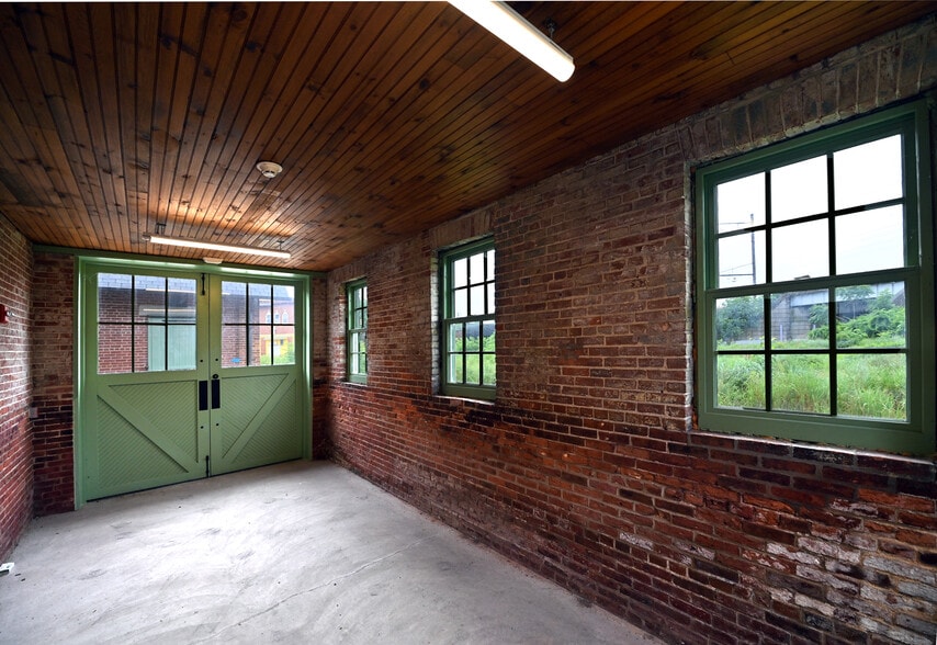 More Photos Of 1801 E Oliver St, Baltimore Unknown For Lease