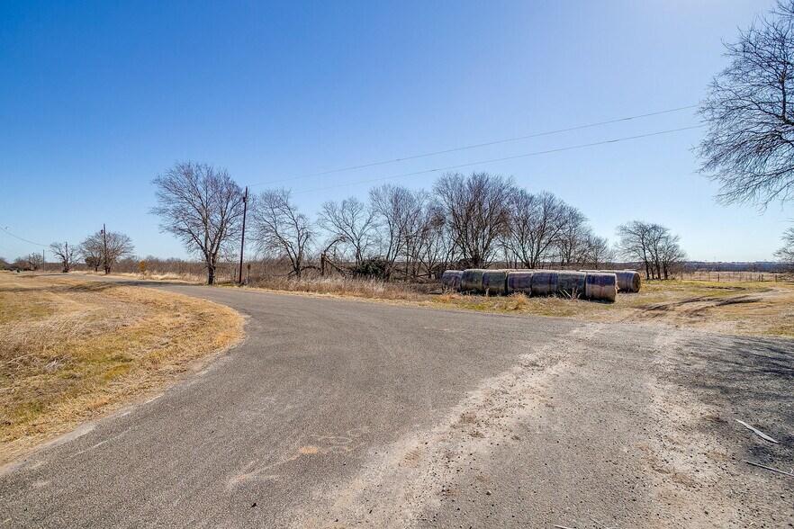 More Photos Of TBD Ivy Ln, Elm Mott Land For Sale