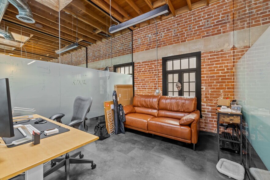More Photos Of 400-412 Wilshire Blvd, Santa Monica Loft Creative Space For Lease