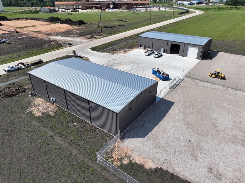More Photos Of 8690 Industrial Parkway, Beaumont Warehouse For Lease