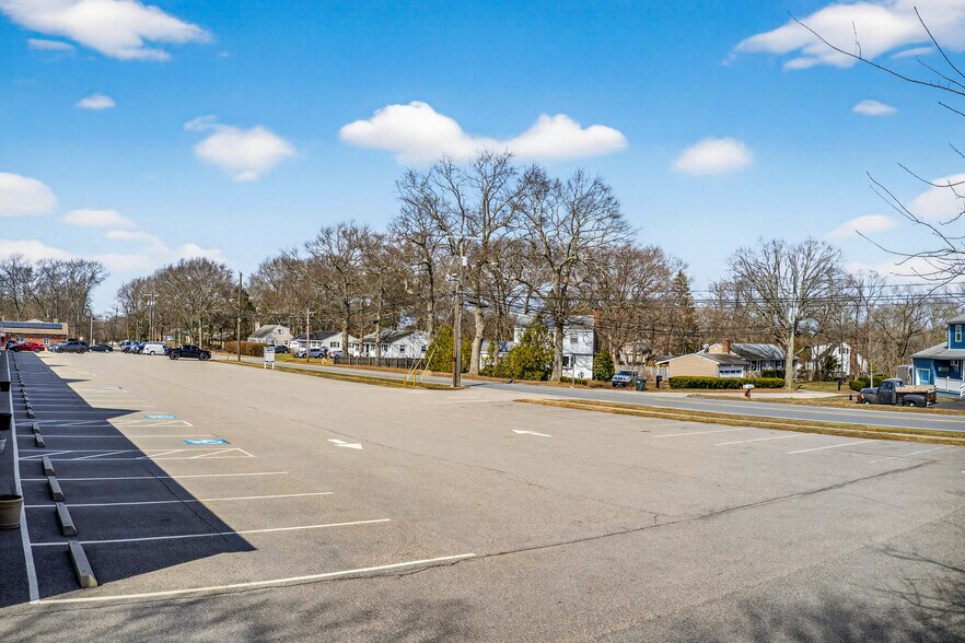 More Photos Of 430 Chapel Hill Rd, Oakdale Freestanding For Lease
