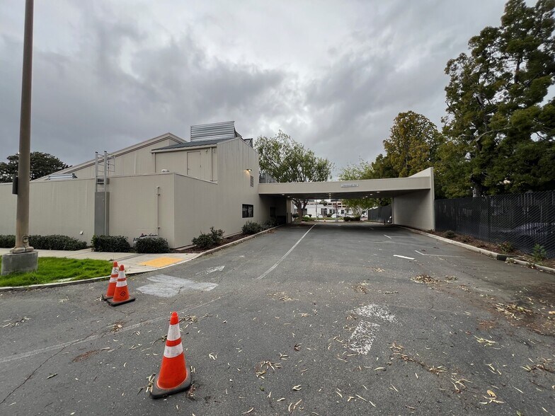 More Photos Of 2925 Scott Blvd, Santa Clara Bank For Lease
