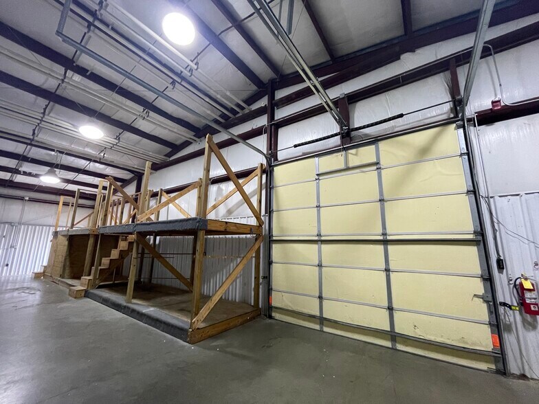 More Photos Of 2390 W Main St, Greenfield Showroom For Lease