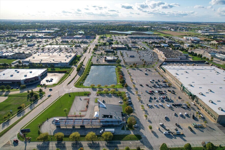 More Photos Of 608 W Town Center Blvd, Champaign Restaurant For Sale