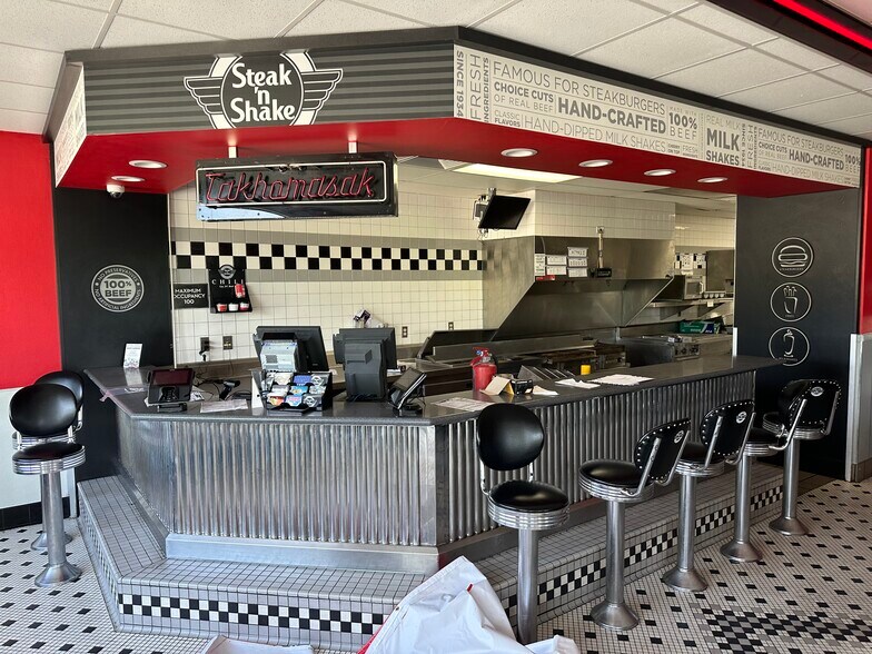 More Photos Of 4550 28th St SE, Grand Rapids General Retail For Sale