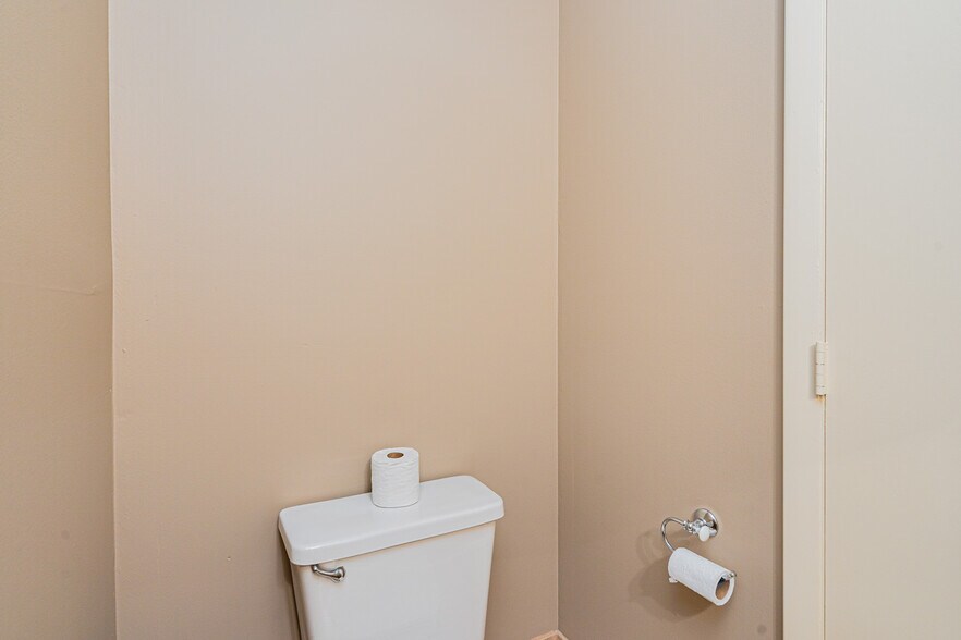 More Photos Of 555 W Granada Blvd, Ormond Beach Medical For Sale