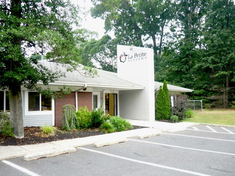Primary Photo Of 943 Little Gloucester Rd, Clementon Office For Lease