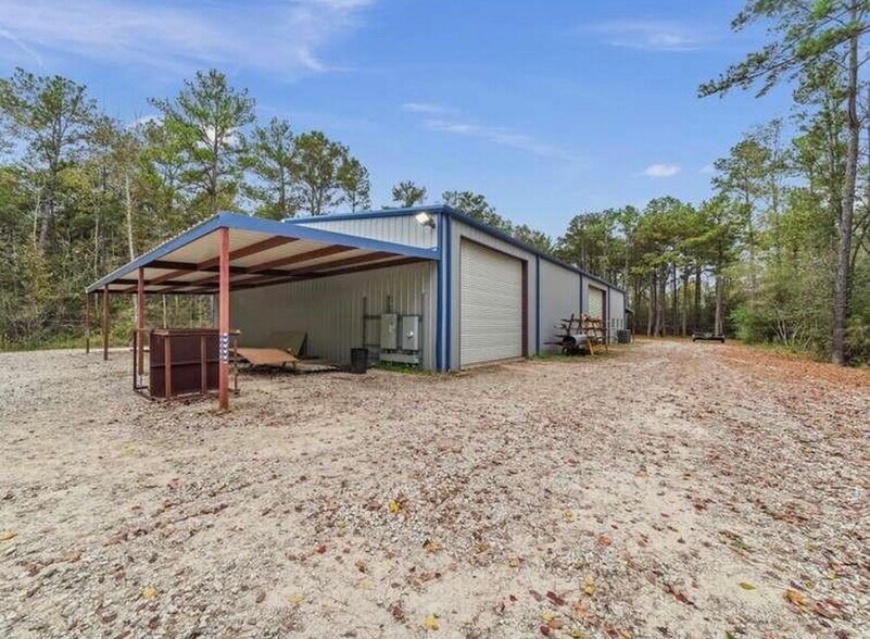 More Photos Of 202 W Stroker Rd, Crosby Warehouse For Lease