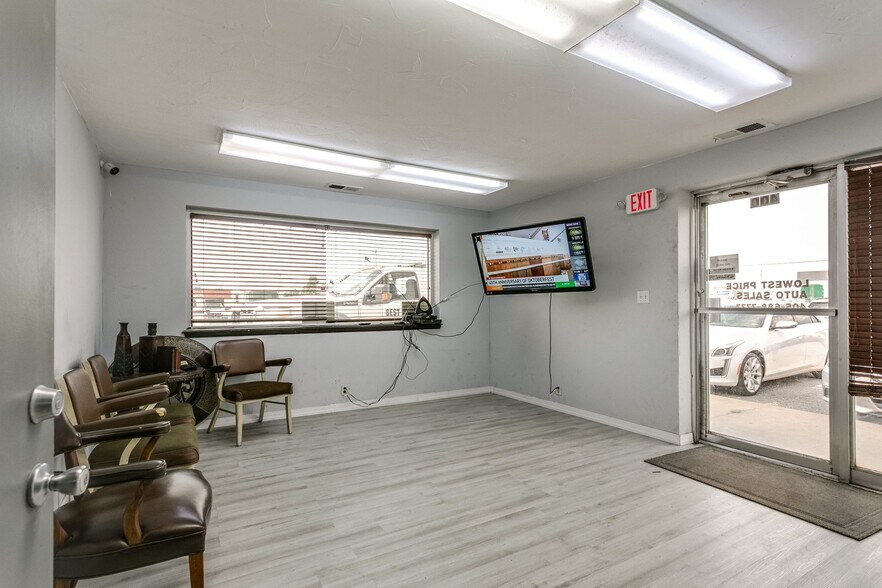 More Photos Of 400 N Macarthur Blvd, Oklahoma City Warehouse For Sale