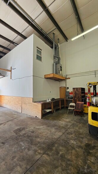 More Photos Of 1044 Industrial Dr, West Berlin Light Distribution For Lease