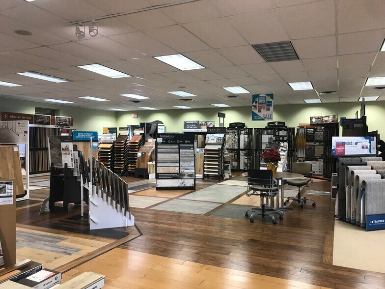 More Photos Of 104 Lenox Ave, Oneida Freestanding For Sale