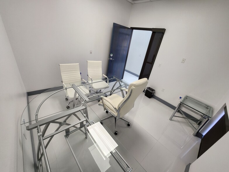 More Photos Of 509 Giles Rd, El Paso Unknown For Lease