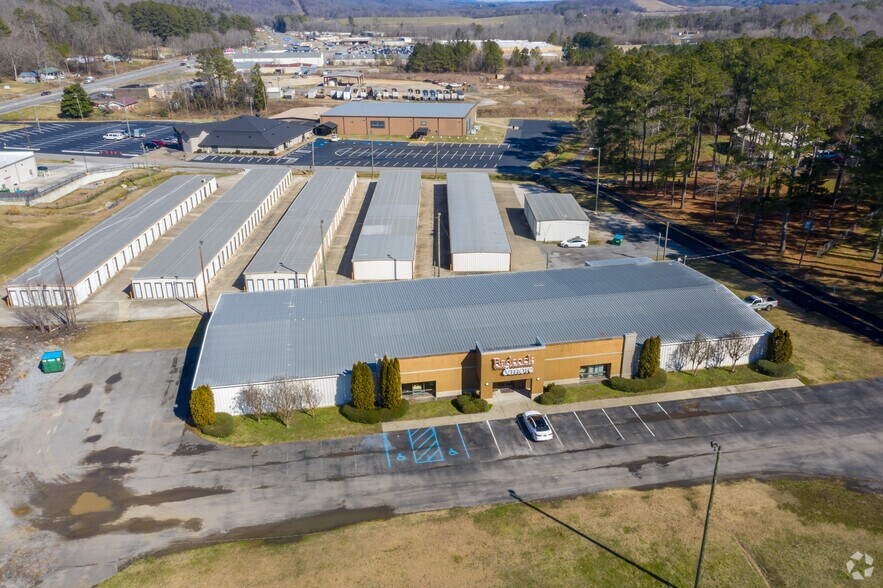 More Photos Of 2000 Clowdus Dr, Oneonta Freestanding For Sale