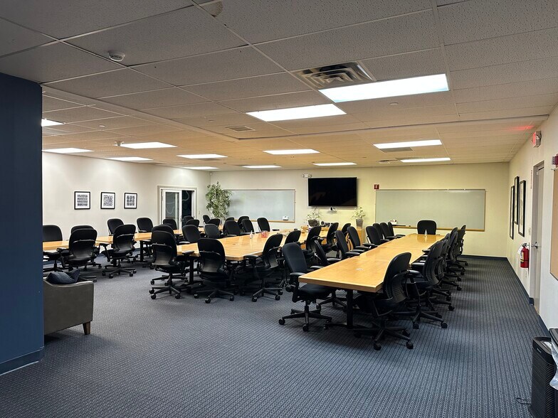 More Photos Of 301 Fields Ln, Brewster Village Research And Development For Lease