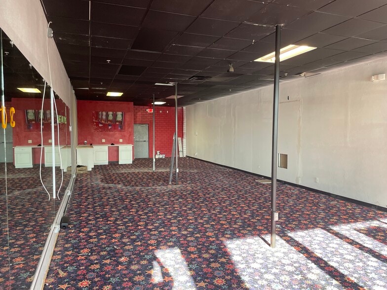 More Photos Of 814 SW Pine Island Rd, Cape Coral Unknown For Lease