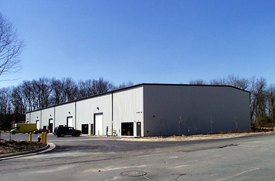 More Photos Of 44819 Acacia Ln, Sterling Warehouse For Lease