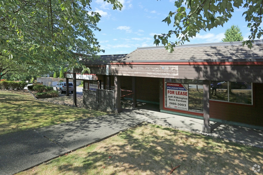 More Photos Of 3711-3763 Delbrook Ave, North Vancouver General Retail For Lease