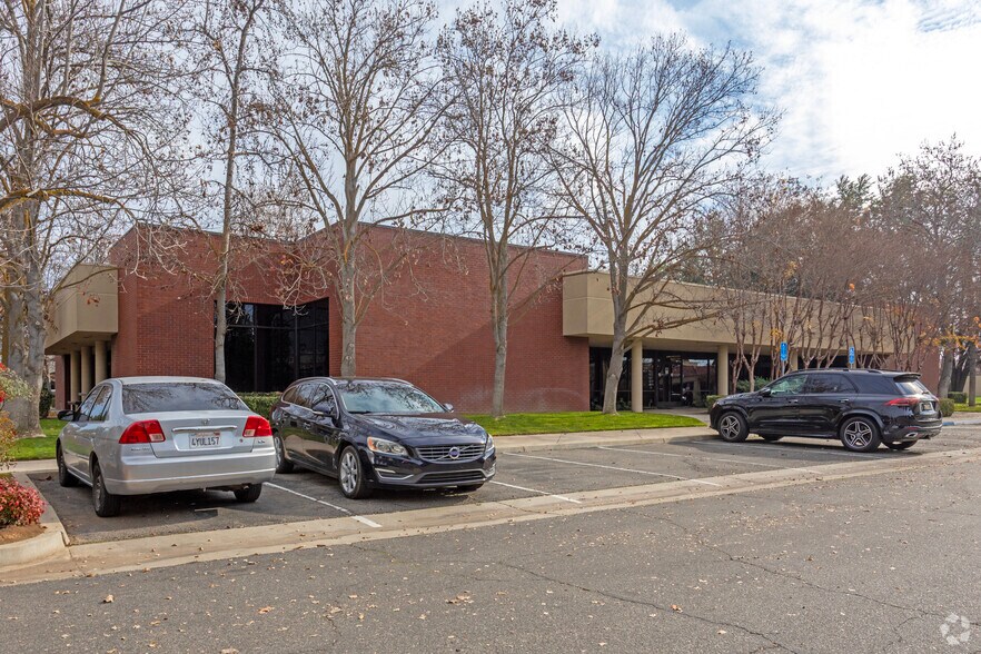 More Photos Of 1350 E Spruce Ave, Fresno Office For Lease