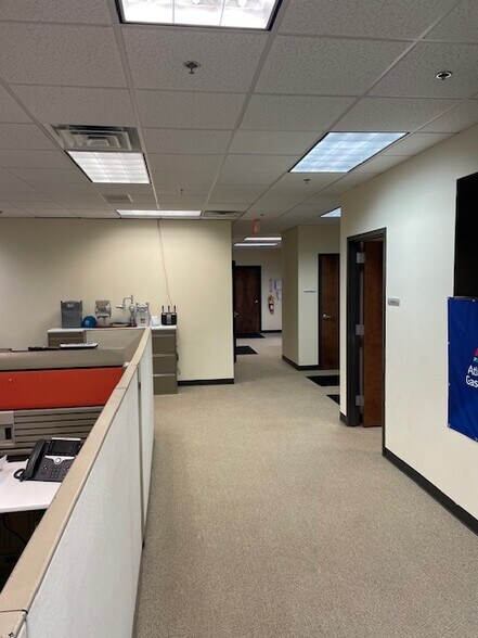 More Photos Of 1305 Lakes Pky, Lawrenceville Light Distribution For Lease