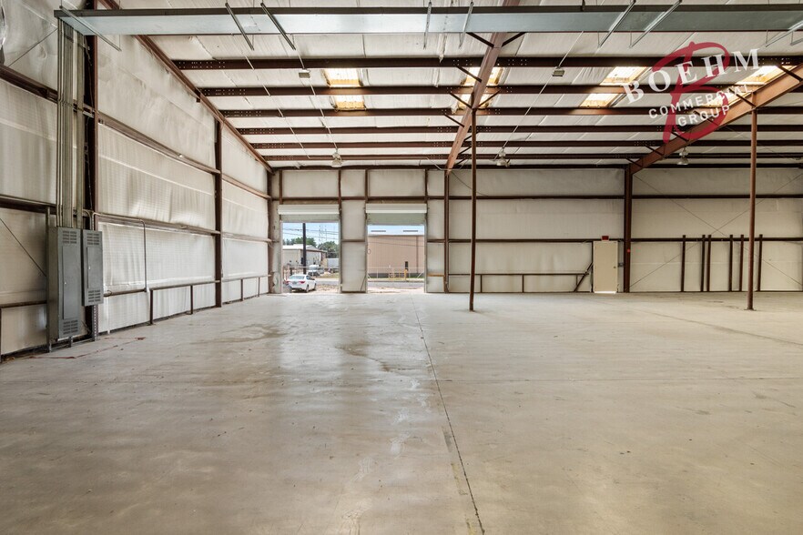 More Photos Of 995 Industrial Blvd, Del Rio Distribution For Lease