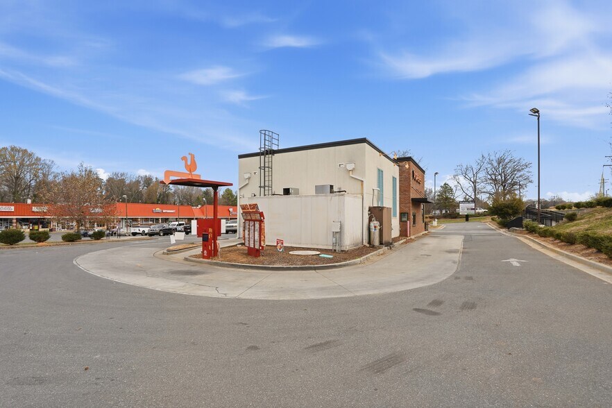 More Photos Of 6113 The Plaza Charlotte, NC 28215, Charlotte General Retail For Sale