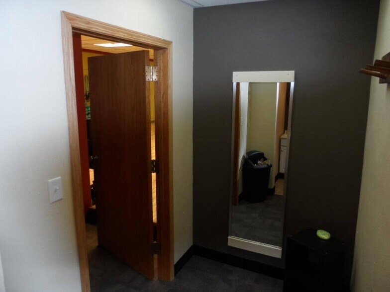 More Photos Of 112 NW 2nd Ave, Mandan Storefront Retail Residential For Lease